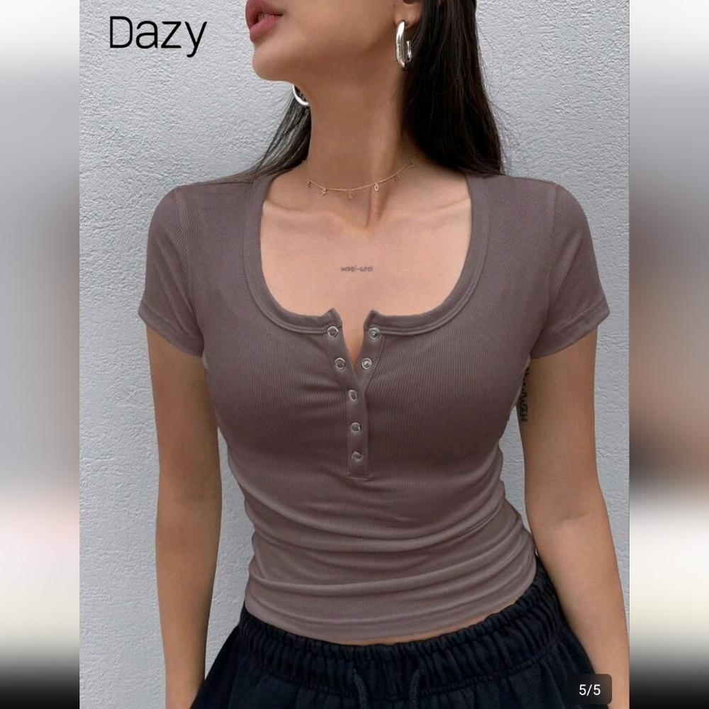 Dazy Scoop Neck Half Button Opening Short Sleeve Slim Fit T-shirt Size Small